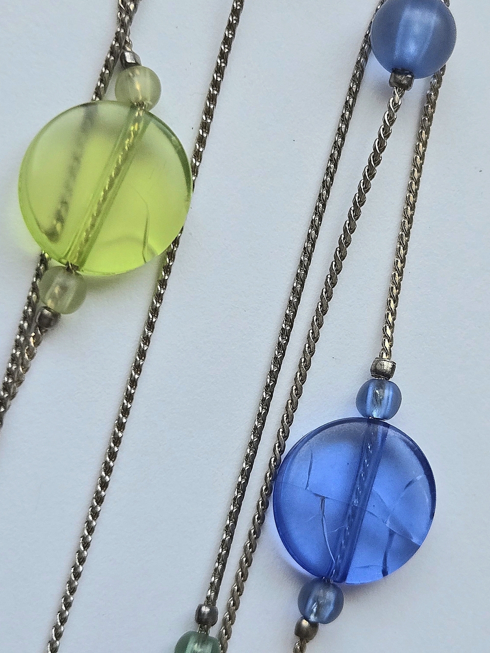 VTG 3 Strand Lucite Moonshine Bead Layered Necklace Silvertone Chain Green/Blue - Picture 3 of 5
